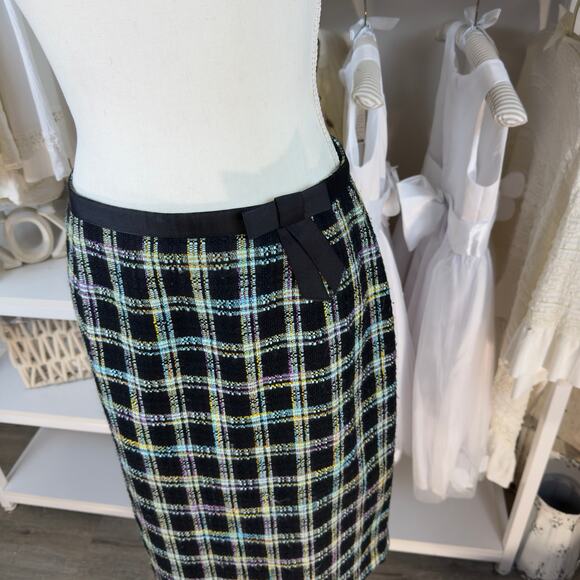 Requirements size 8 women's tweed black skirt blue.  Classic, mature, #4361 - Picture 4 of 9